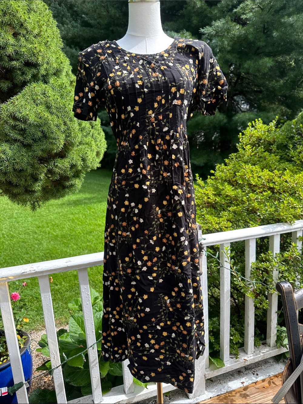 90s mom Black Floral Midi Dress with Short Sleeves cottagecore